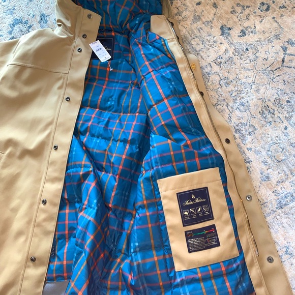 Never worn and moved to Florida so no use for this coat - Picture 3 of 6